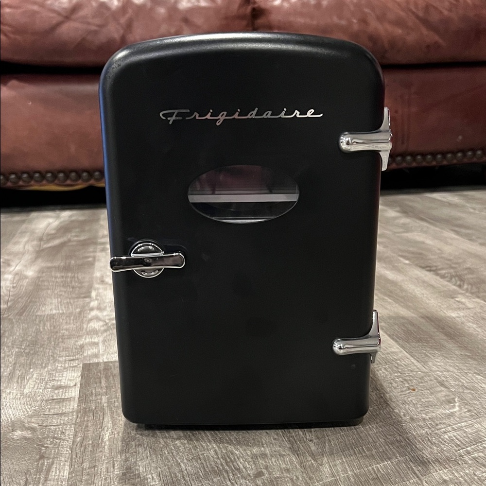 Mini fridge - Picture 5 of 9